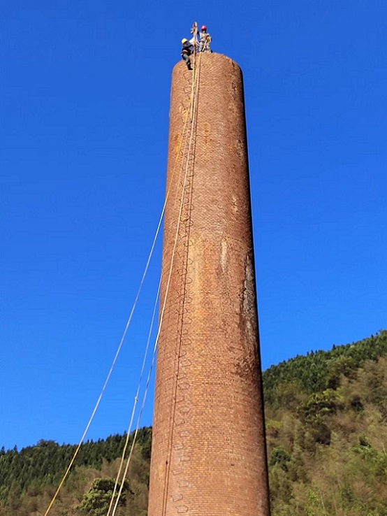 青島煙囪拆除公司大比拼:安全拆除是關(guān)鍵